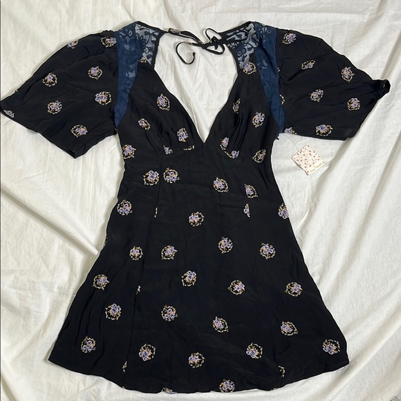 Free People Women's Mockingbird Floral Lace Plunge Mini Dress size 4 Punk Goth - Picture 4 of 15